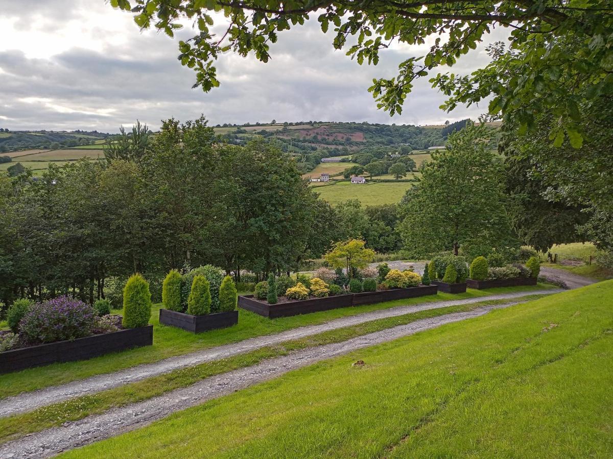 Oak Tree Farm * Llanfynydd